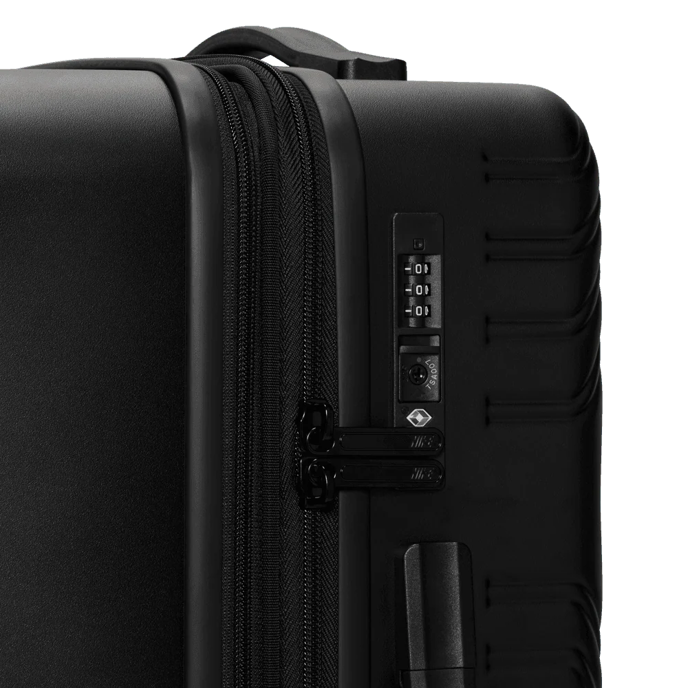 Nike 22 IN Hardshell Luggage - Image 12