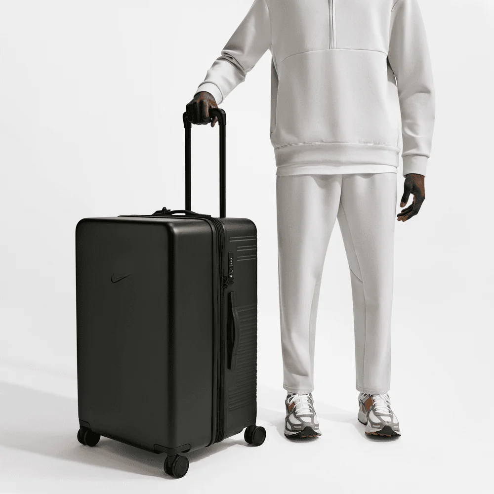 Nike 29 IN Hardshell Luggage - Image 3