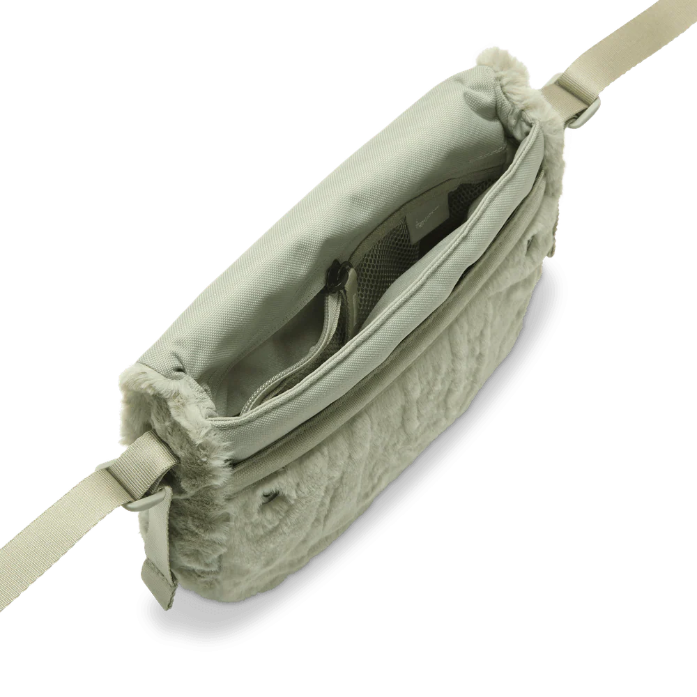 Wmns Nike Sportswear Futura 365 Faux Fur Crossbody Bag - Image 3